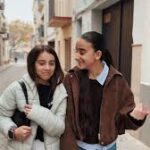 Los adolescentes que crecieron sin ningún límite en las redes sociales: “Mis padres me dieron el móvil y, a partir de ahí, tiré sola”