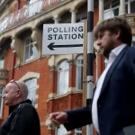 El Reino Unido mide el desgaste del bipartidismo en unas elecciones clave con el avance de Farage