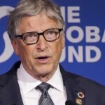 Bill Gates propone reservar empleos para humanos ante el avance de la IA