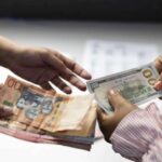El dólar continúa su depreciación frente al peso y cotiza por debajo de los RD$60
