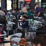 Sigue el caos en los aeropuertos británicos con más de 1.900 vuelos cancelados