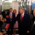 Las grandes cadenas de TV echan un pulso a la Casa Blanca y boicotean la cobertura de Trump tras la expulsión de la CNN o MS NOW