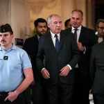 Vuelven a juzgar al ex primer ministro francés Bayrou por la malversación de 300.000 euros del Parlamento Europeo