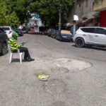Hoyo tras hoyo: la calle Antonio Mayí Pérez se deteriora en Villa Juana